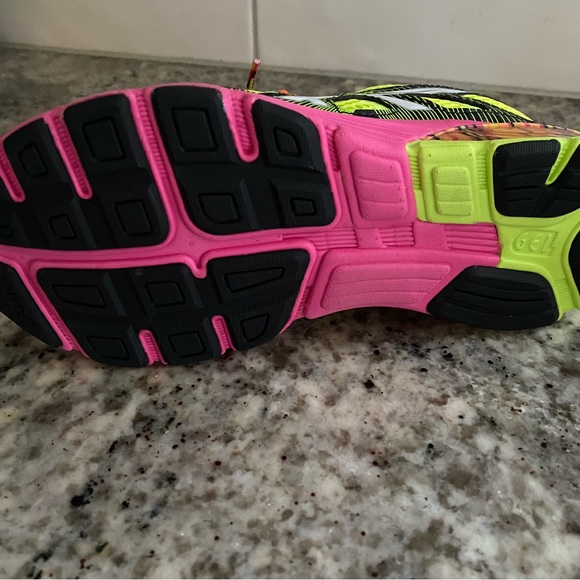 ASICS Size 7 - Picture 2 of 4